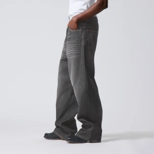 weekday jeans - Säljer mina snygga weekday X Lee byxor då jag inte använder dem. Nypris 600kr. Kan mötas upp i Stockholm:)