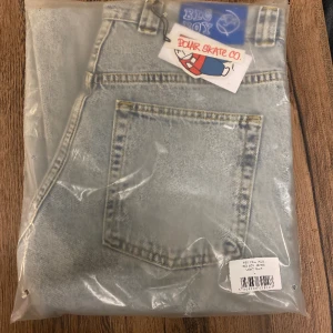 Polar skate co, big boys - Polar skate co big boys, helt oanvända baggy ljusa byxor.