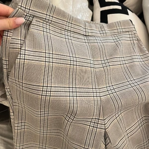 Kostymbyxor från zara - Kostymbyxor med ett linjärt mönster 🩷🫶