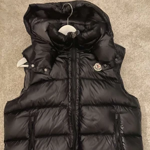 Moncler väst - Fräsch moncler väst i storlek M