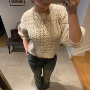 Stickad tröja - En grovt stickad tröja🙌 tröjan har inga defekter, skriv om du har några frågor❤️