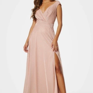 Balklänning - Aldrig använd förutom när jag prövat den, perfekt till balen eller annan tillställning!