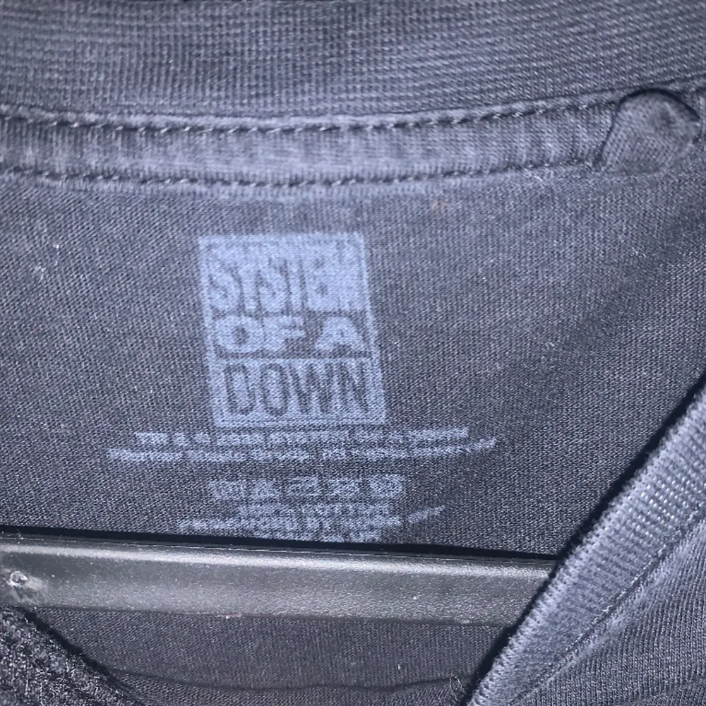 Jätte fin System Of A Down tröja i bra skick. Kan skicka mer bilder och mått om det behövs. T-shirts.