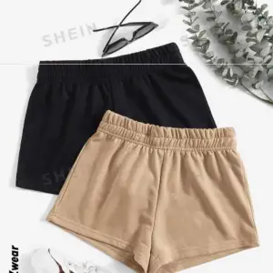 Dessa shorts är jättesköna och mysiga att ha på sig💗Pris kan diskuteras💗Köparen står för frakten❤️OBS DET ÄR BARA DEM BEIGA SHORTSEN PÅ DEN FÖRSTA BILDEN❤️