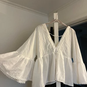 Blus - Superfin blus från zara. Storlek Xs men passar även S. Använd ytters få gånger så näst intill ny!