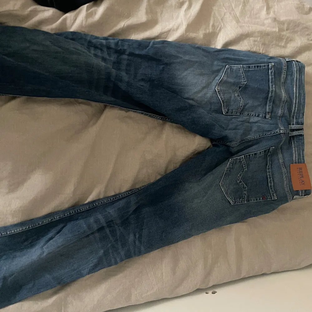 Nypris 1000kr  Säljer för 300kr Knappt använda. Jeans & Byxor.