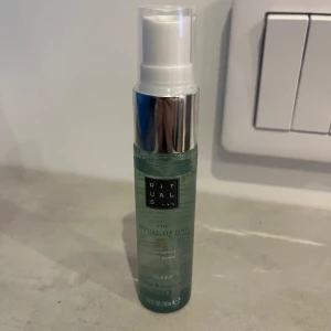 sleep spray  - säljer denna sleep sprayen från rituals och deras collection jing ❣️