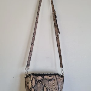 Väska - Fint skick🌸 1 ficka i väskan 🌸