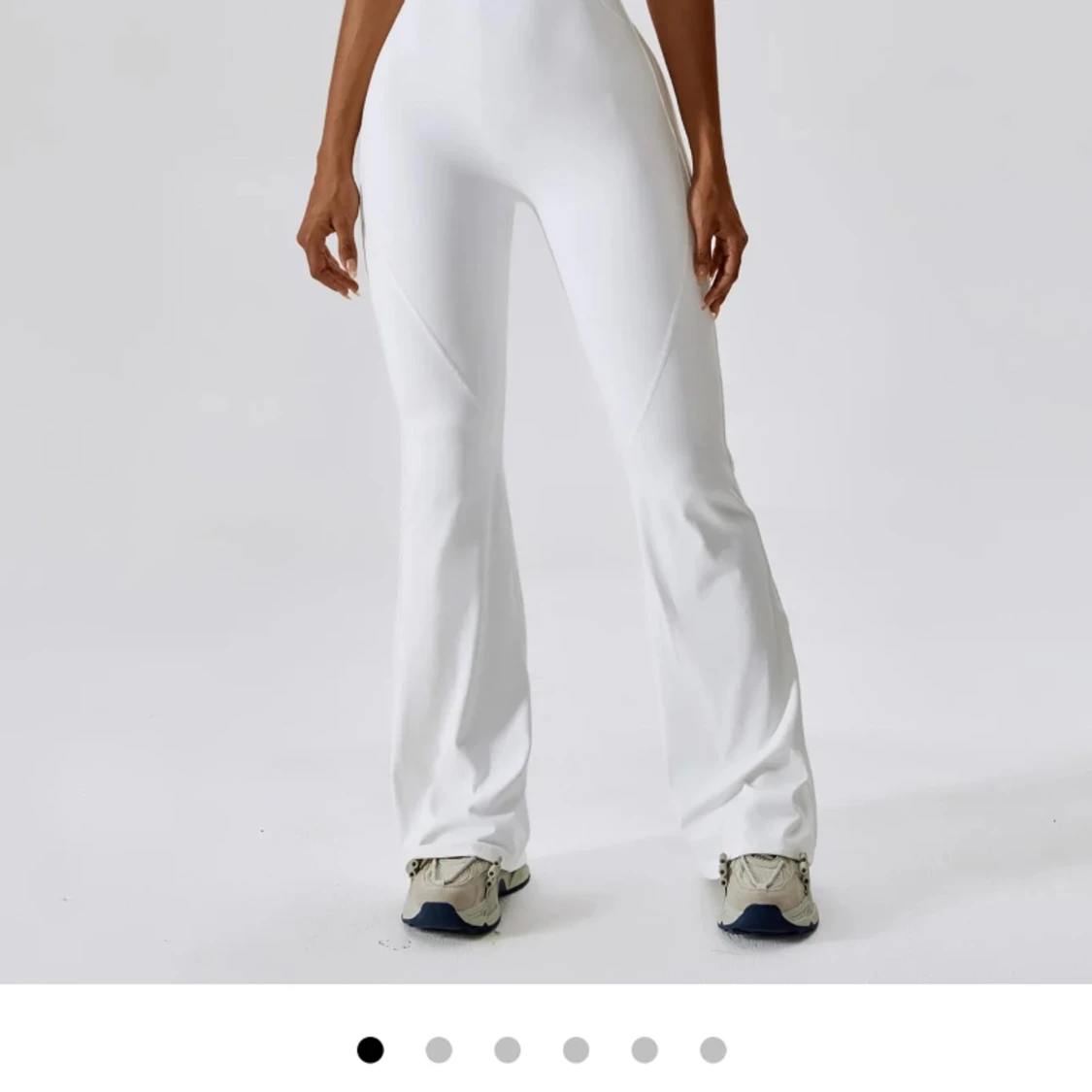 Nyköpt Vit Flare Jumpsuit - 91