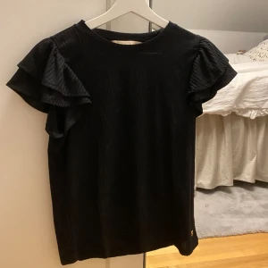 Volang tröja  - Fin volang topp