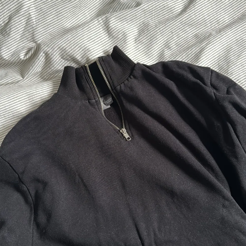 Half zip tröja från Asos i storlek M. True to size. Inga skador eller fläckar!. Tröjor & Koftor.