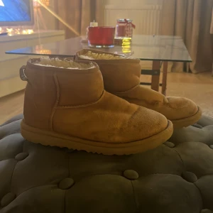 Bruna uggs - Äkta uggs i stl 34, använt skick!💕