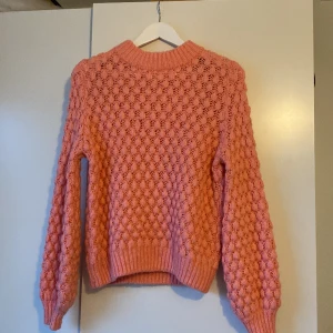 Stickadtröja  - Superfin stickadtröja från H&M💕stor i storleken