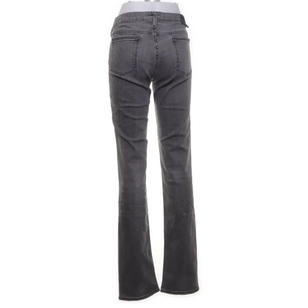 Säljer dessa ACNE jeans jag köpte på sellpy! För stora i storleken! Skriv vid funderingar🤍. Jeans & Byxor.