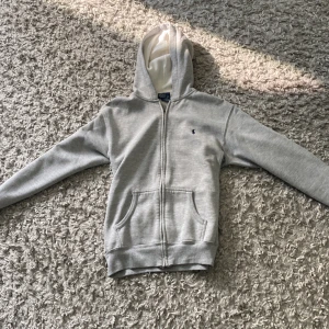 Ralph Lauren hoodie  - Är barn storlek L men funkar perfekt för man xs