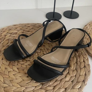 Klackar - Svarta klackar från HM.