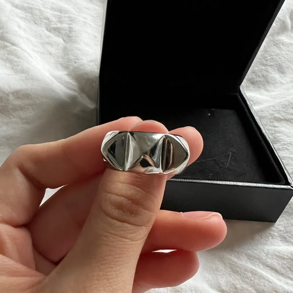 Säljer denna ring från edblad💕. Accessoarer.