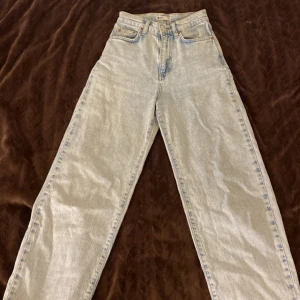 Ljusblå jeans - Storlek 32 Från Gina trico  Använda är i bra skick 