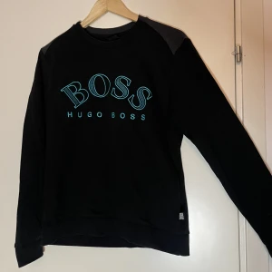 Hugo boss tröja  - Säljer nu min Hugo boss tröja eftersom den inte kommer till användning längre. Jätte fint skick använd 3gånger. 