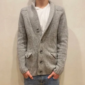 Kofta Cardigan  - Hej! Säljer nu min kofta från märket H&M , Storlek M fint skick. Tveka inte på att höra av dig om du har frågor eller funderingar kring varan! 