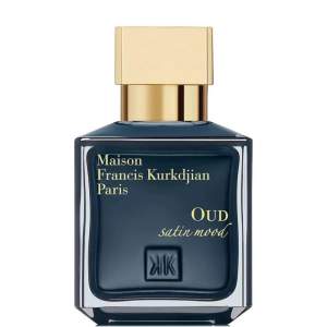 Säljer 5ml sample av MFK Oud satin mood. En av de mest eftertraktade parfymerna på marknaden och är en av de godaste jag någonsin luktat. Meddela ifall du är intresserad eller har några frågor😊