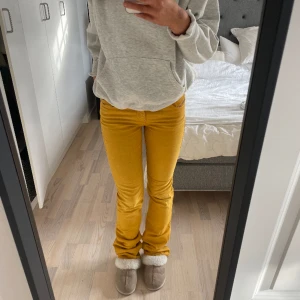 Diesel jeans - Bra skick❤️ Stretchiga Midjemått: 36cm Innebenslängd: 93cm (Jag är 175 cm lång)