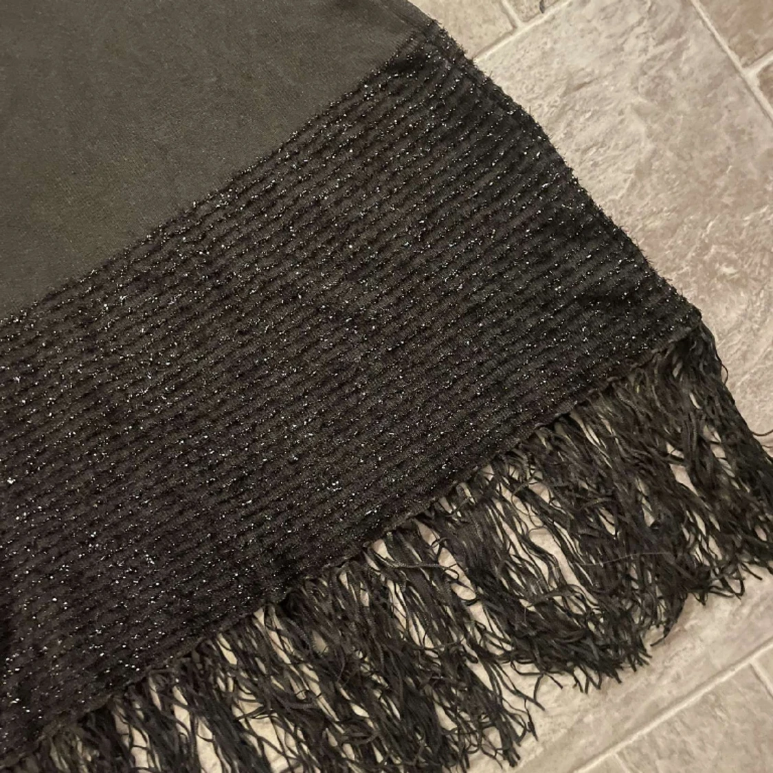 Mörk brun kjol med fransar - 90