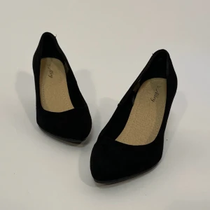 Svarta klackskor🩷 - Svarta, snygga klackskor!