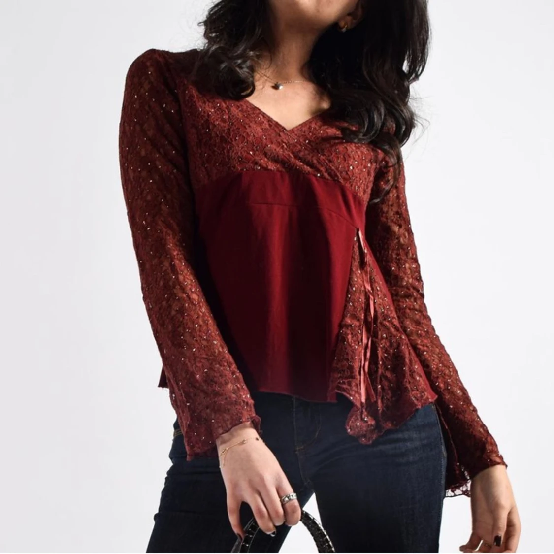 Röd blus/långärmad topp med spets 