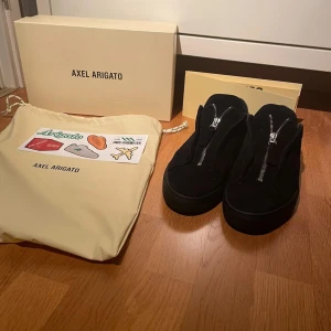 Arigato skor - Arigato skor i storlek 44. I princip nya så därmed sjukt bra skick. Hör av er vid frågor osv. Priset är inte hugget i sten. 