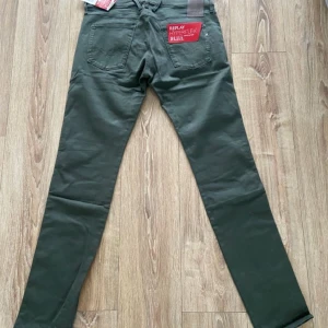 Replay Hyperflex Jenas - Säljer ett par sprillans nya Replay jenas i storlek 33/36! 