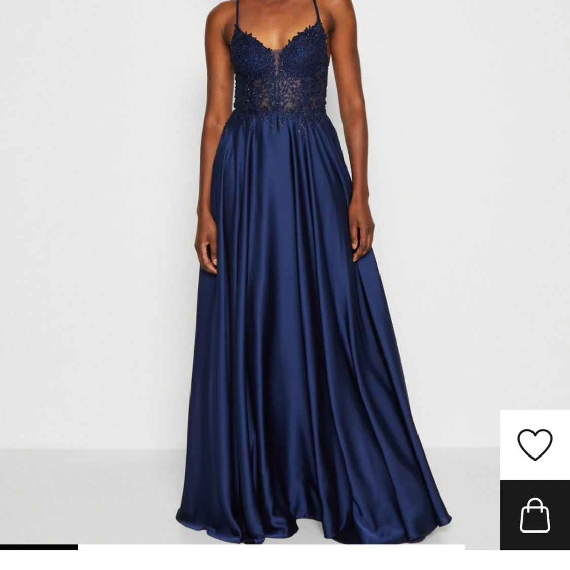 Oanvänd balklänning