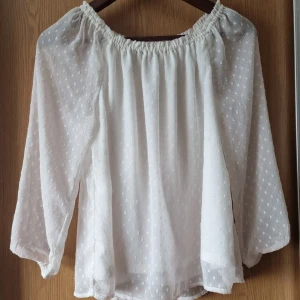 Vit blus -Lindex - Vit blus från lindex, passat storlek S ksk M