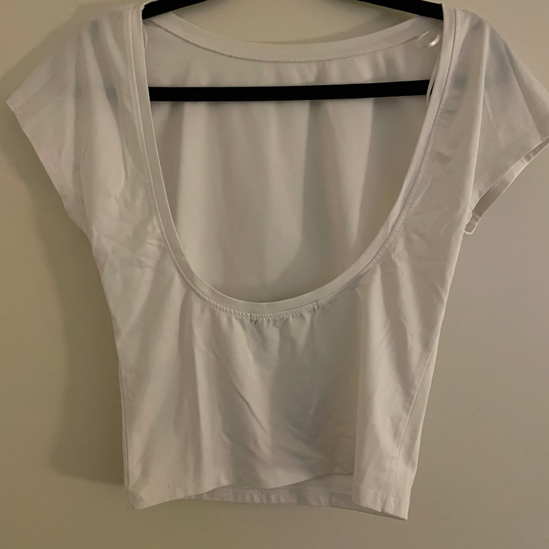 Vit topp öppen rygg 