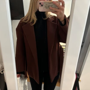 Kappa - Kort kappa från missay som knappt är använd, är osäker på storleken då det inte står men tror det är en L men passar mig bra som vanligtvis har S-M🩷