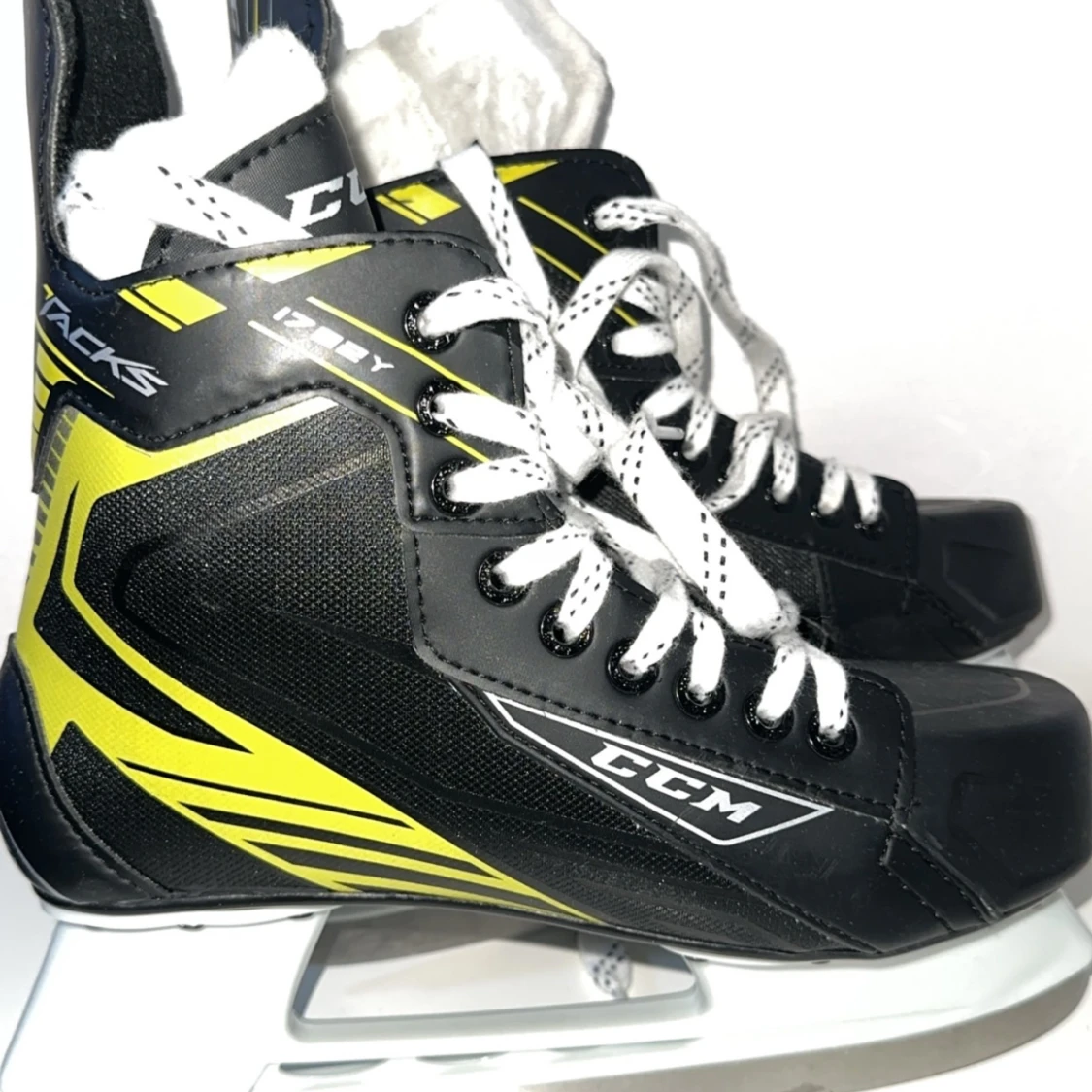 Skridskor plus hjälm  - 90