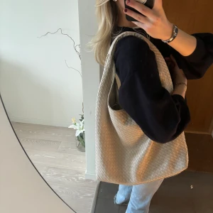 Bottega liknande väska  - Såå fin bottega likande väska från Gina Tricot, köpt för några år sedan men endast använd en gång❤️