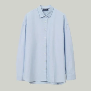 Blå skjorta Lexington - Blå skjorta från Lexington i Oxford material. Använd fåtal gånger och i bra skick. Strl M men passar XS-M beroende på hur man vill ha passformen. Originalpris 1395kr.