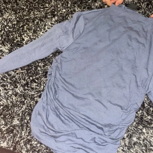 Gina top - Slits vid ärmarna och skrunch på sidora