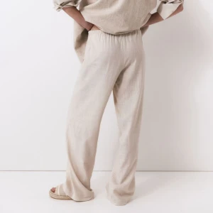 Linnebyxor  - De perfekta linnebyxorna inför våren & sommaren. Slutsålda online & lappen sitter kvar, helt oanvända ❣️☀️