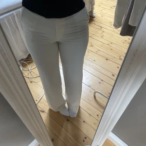 Vita byxor - Storlek 36, passar mig som är s/m ❤️❤️