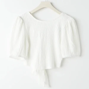 Sommar topp - Värdens gulligaste sommar topp med öppen rygg med söt knytning. 