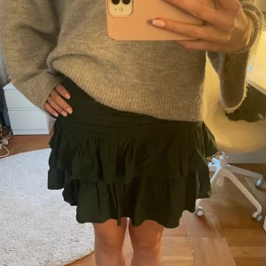Jätte fin grön kjol💞 - Knappt använd och säljer då den inte kommer till användning💕