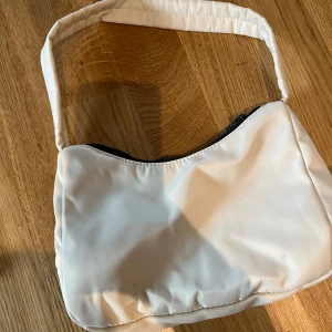 Väska  - Väska från Gina, jätte fin fest väska. 