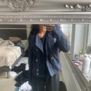 Trenchcoat  - Helt oanvänd jätte söt trench coat från bershka😀