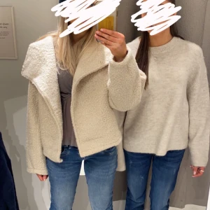 Teddy kappa  - Säljer min teddy kappa från gina. alldrig använd, säljer då jag inte han lämna tillbaka den. Nypris 599kr pris kan diskuteras 