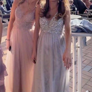 Silvrig balklänning  - skriv för mer bilder 🥰🥰