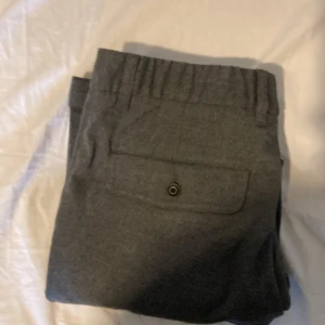 Kostymbyxor Dressman  - Säljer dessa oanvända dressman kostymbyxor då jag inte gillar dom och kan inte lämna tillbaka då lappen inte längre sitter kvar.