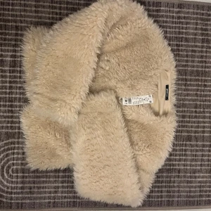 Helt ny pälsjacka  - Helt ny pälsjacka med prislapp köpt för 499kr 