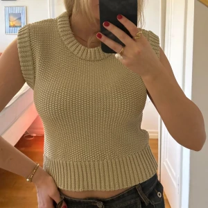 Stickad väst - Stickad väst